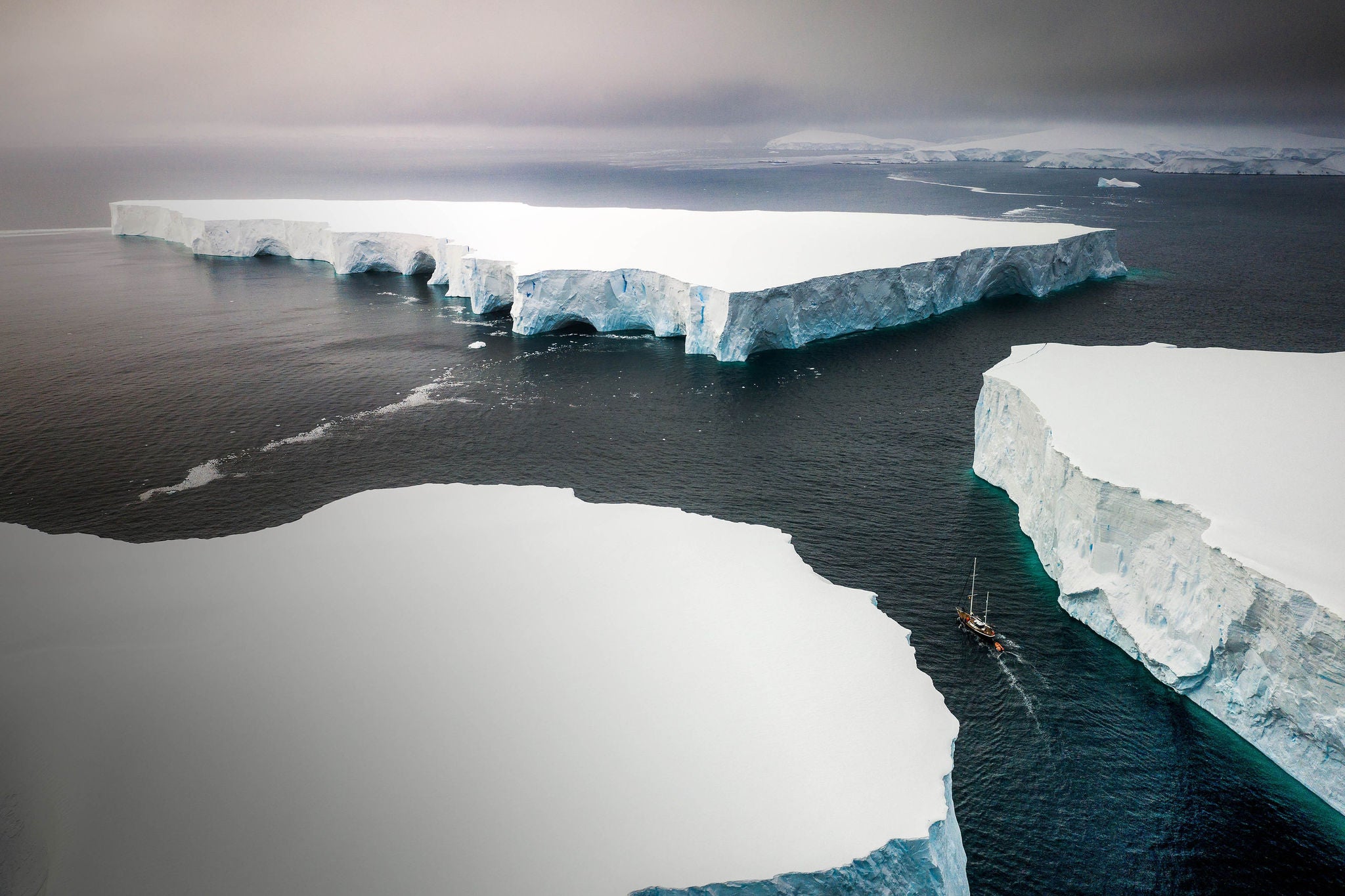 ey-sailing-through-huge-icebergs